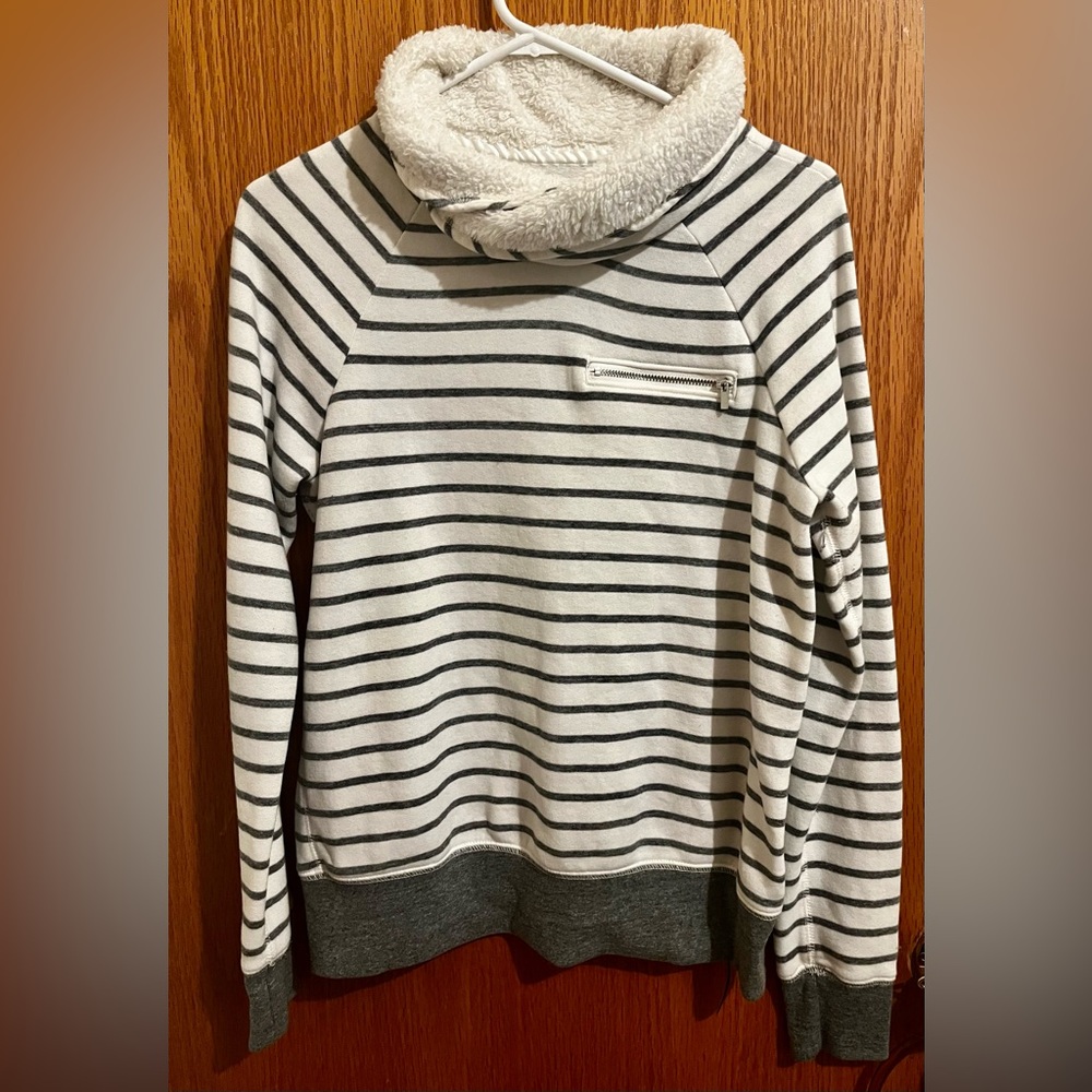 Abercrombie & Fitch Sweater with inside fur size M